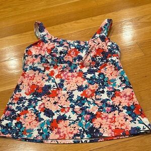 Lands’ End women’s floral tankini swim  top size 10 .
